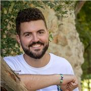 Profesor durante años de clases particulares, licenciado en economía